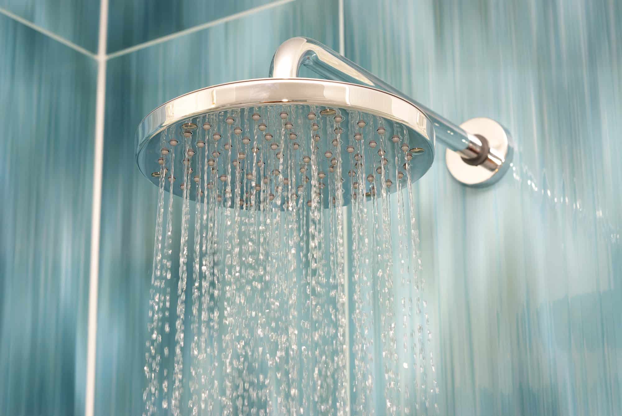 Shower mp4. Душевые лейки. Душевая лейка с водой.